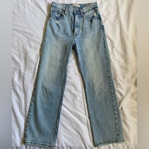 Abercrombie & Fitch Light Wash Ankle Jeans [25s]